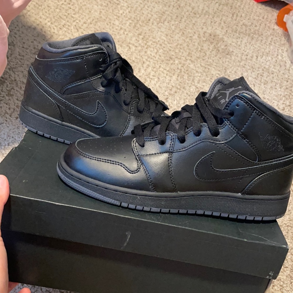 Air Jordan 1 Mid Shoes